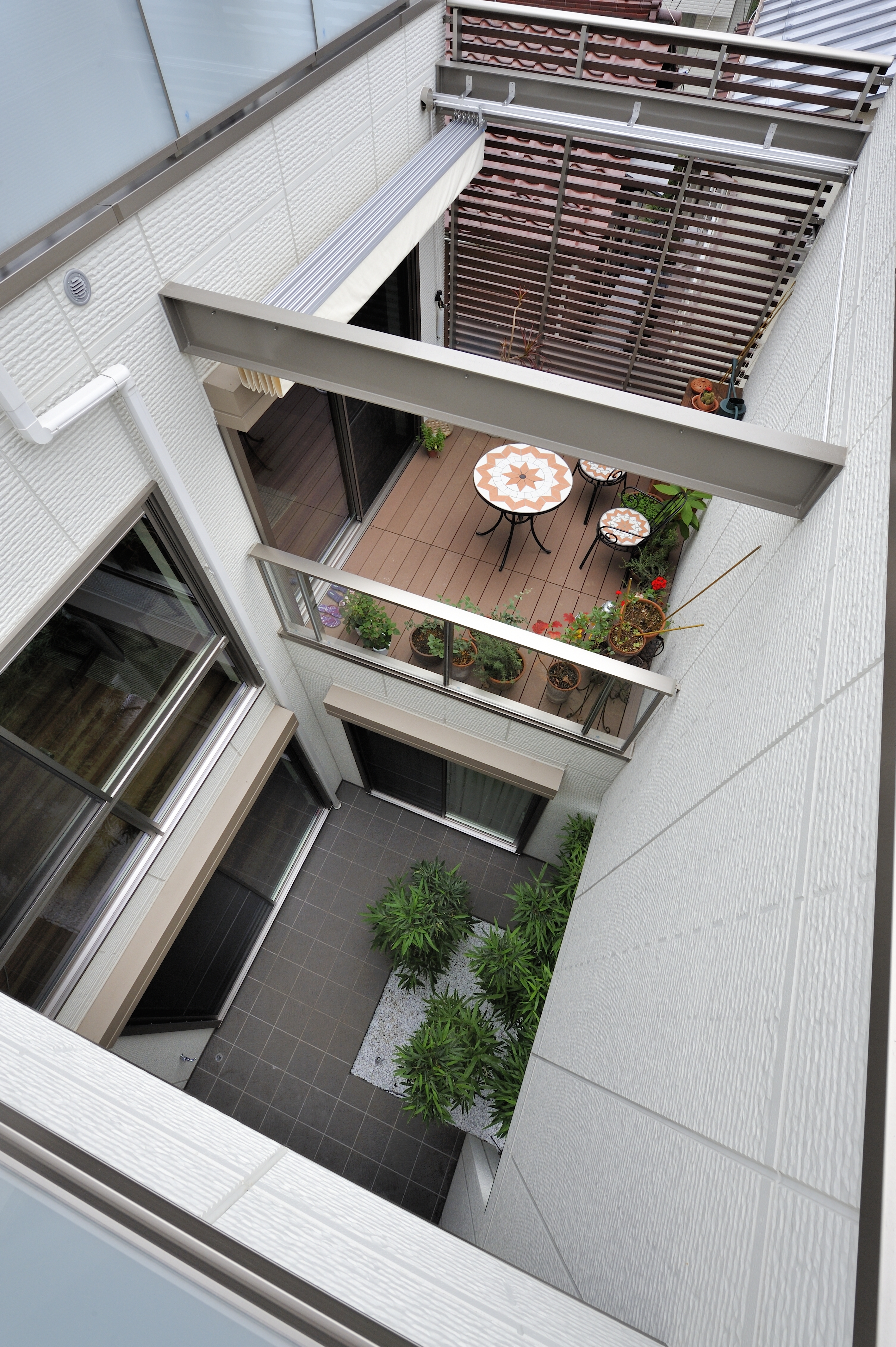 【56坪】都市型コートハウス　3階建て　中庭　屋上