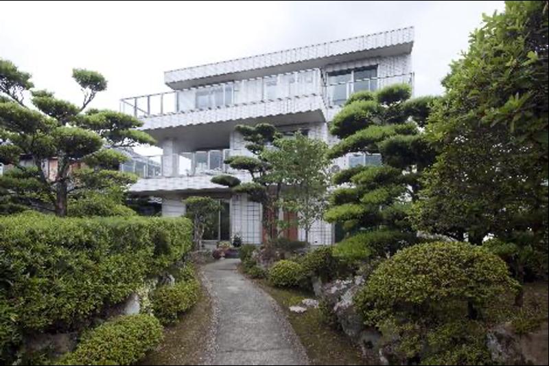 【123坪】日本庭園とタイル邸宅との融合