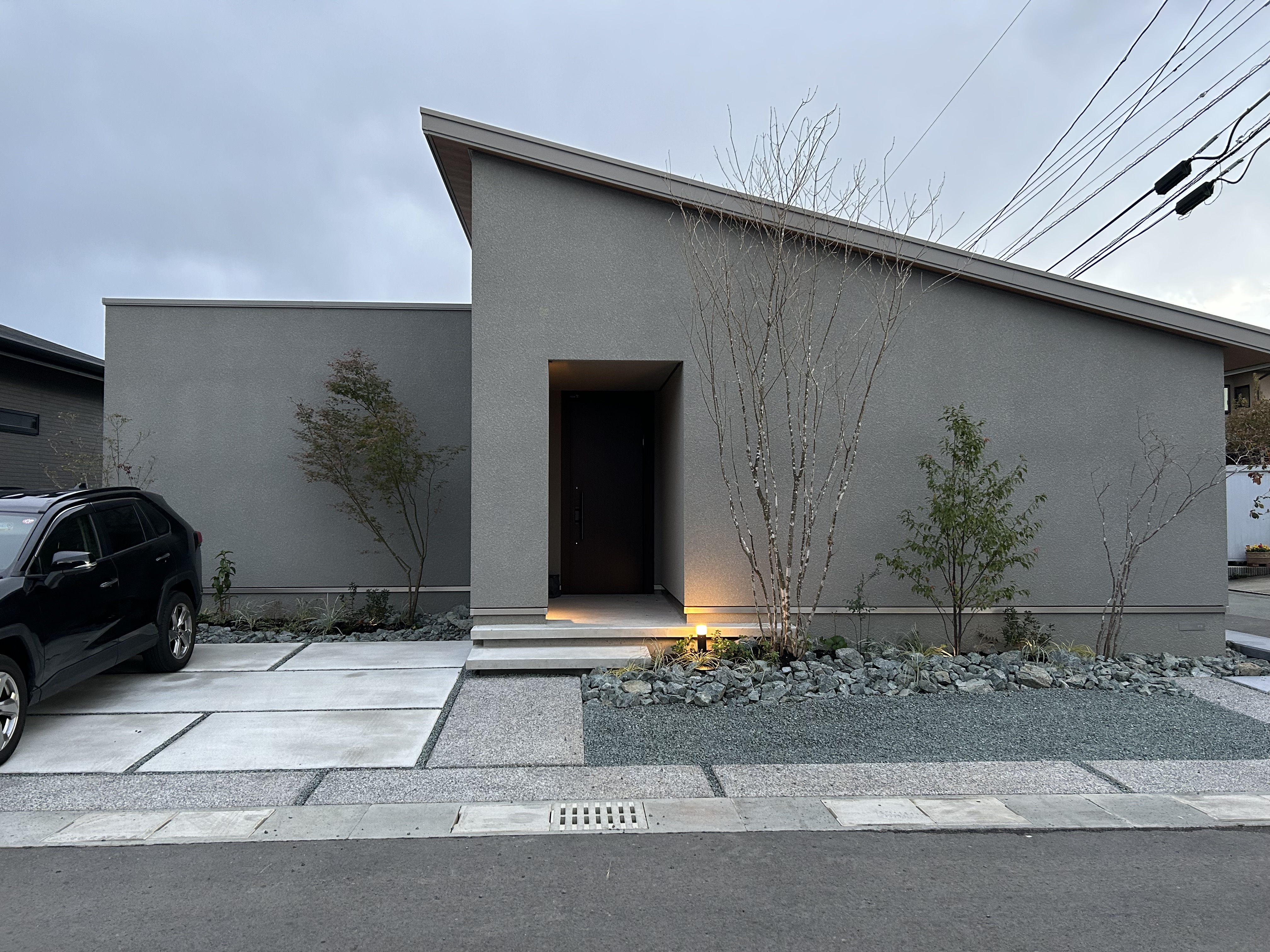 【29坪】片流れ屋根の平屋で無垢床がある開放的な住まい