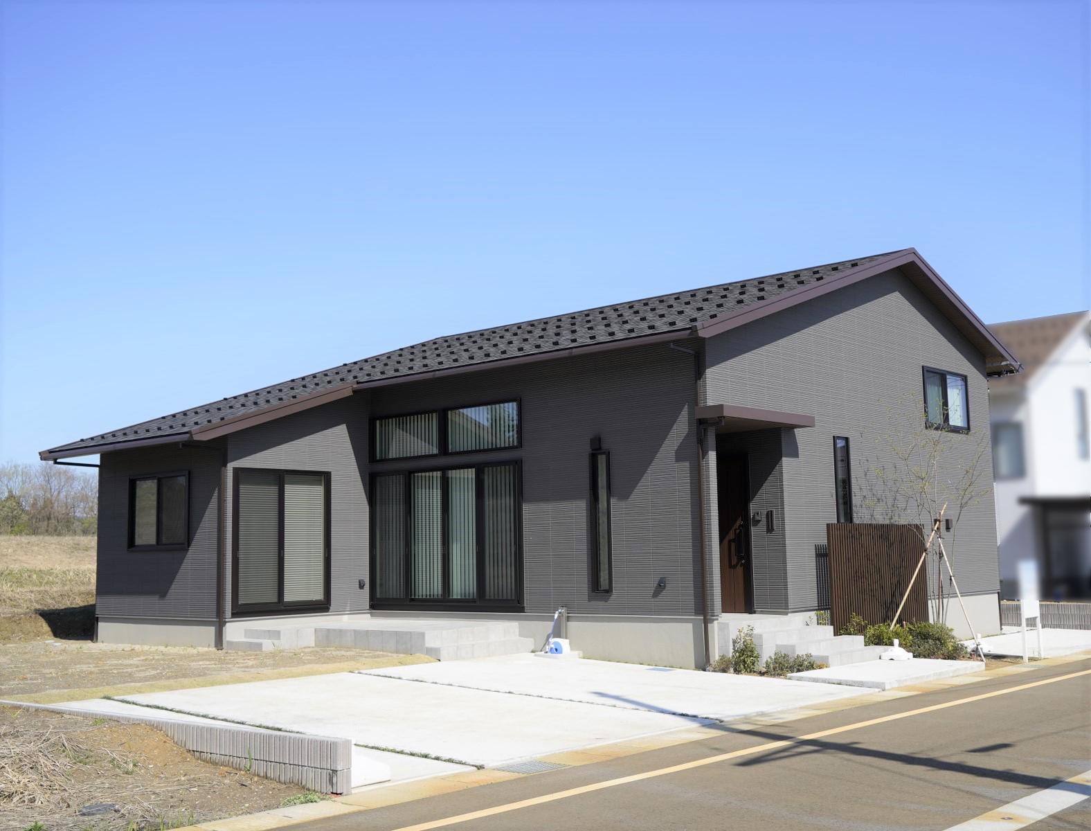 【30坪】高天井4ｍ、2層で暮らせる1.5階建ての平屋住宅