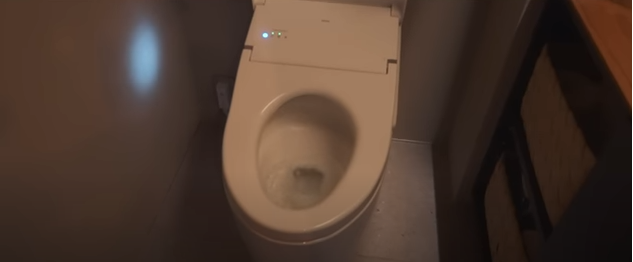 タンクレストイレはタンクありトイレと比較して水の流れる音が2、3倍大きい