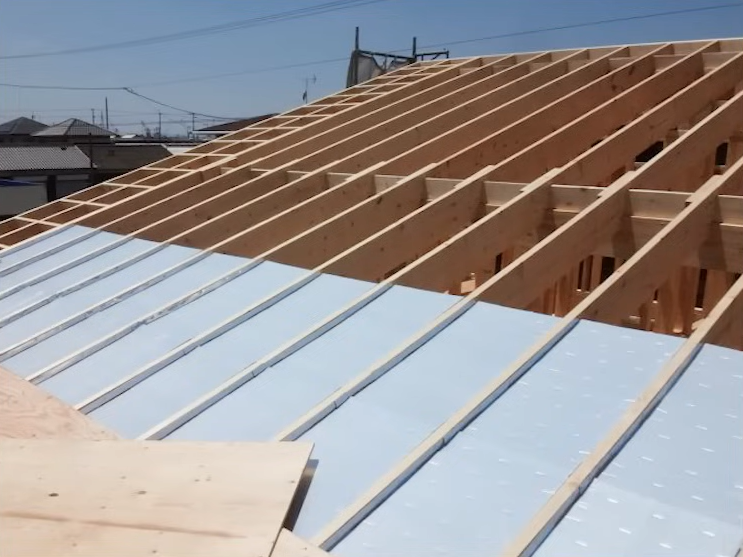屋根断熱の場合は入れられる断熱材の厚みに、ある程限界がある