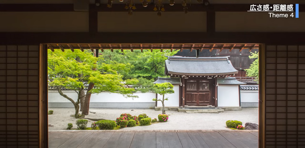 開口が横に大きく開けている神社仏閣