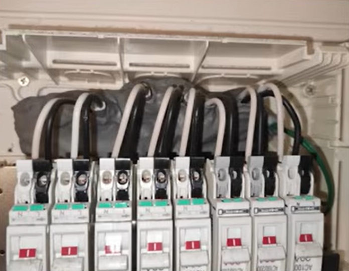 分電盤の気密処理