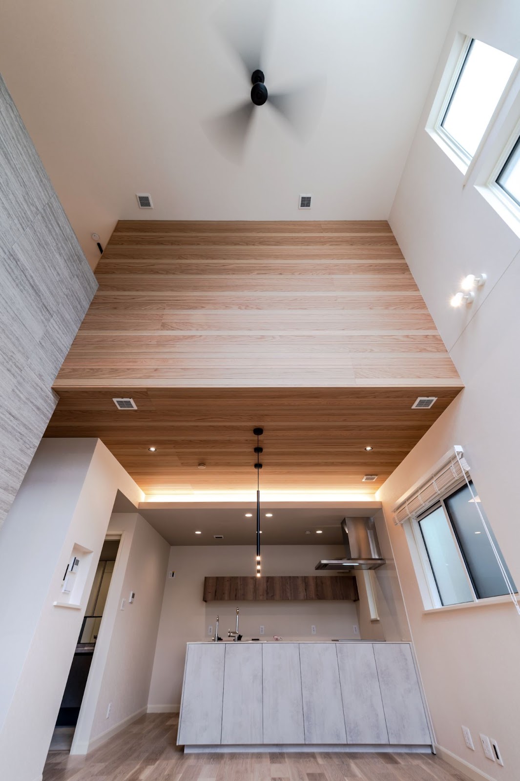 ホテルライク×ナチュラルテイストの光を取り込む住まい②