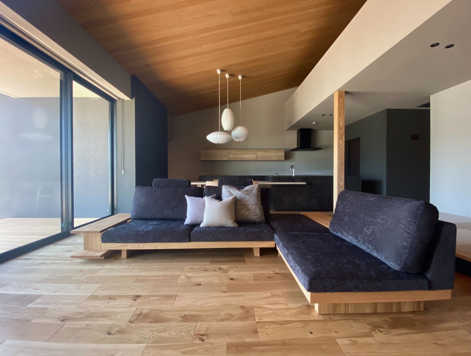 和モダンの平屋で深い軒があるデザイン重視な住まい①