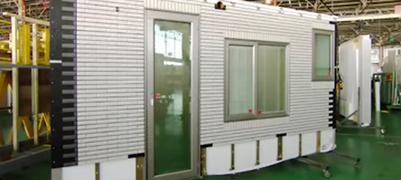 自社工場で部材や建材をつくる