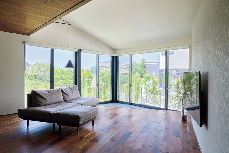 斜めに配したLDKが開放感をもたらす平屋