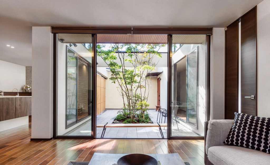 中庭を囲み、どの部屋からも緑を楽しむ二世帯住宅2