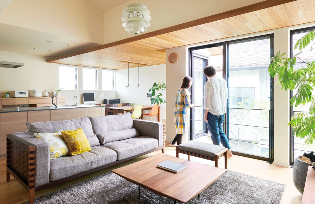 密集地の制約を跳ね返した二世帯で暮らす明るい家3