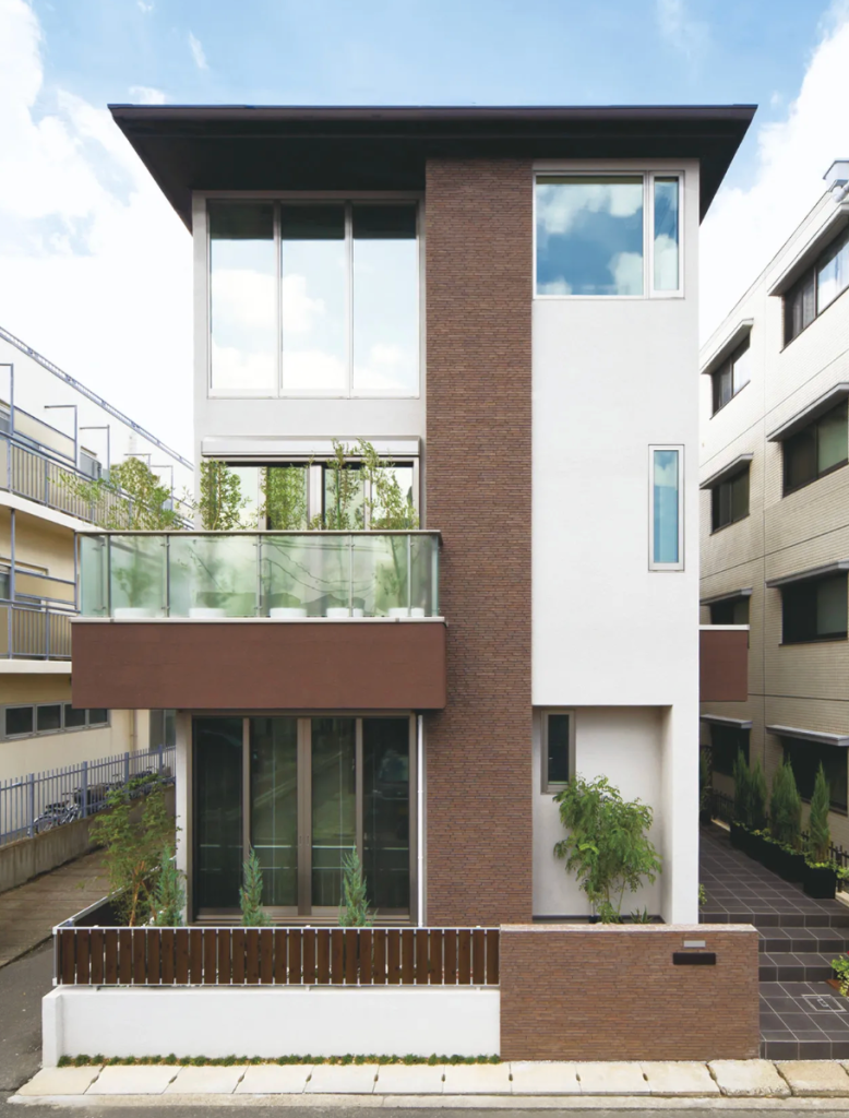 密集地の制約を跳ね返した二世帯で暮らす明るい家4