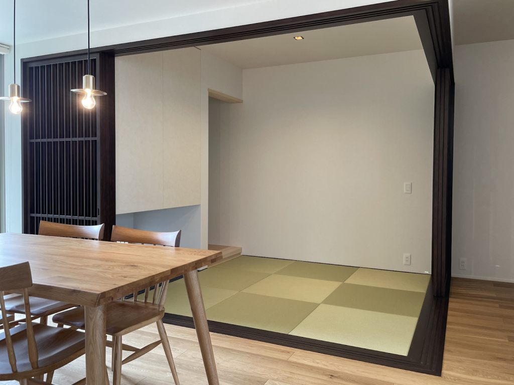 【146坪】和モダンの2階建で深い軒がある開放的な住まい