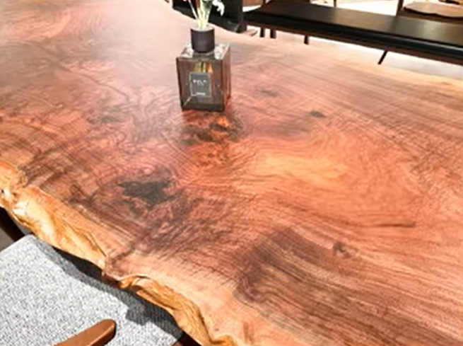 木目の柄がきちんと出ているクラロウォールナット