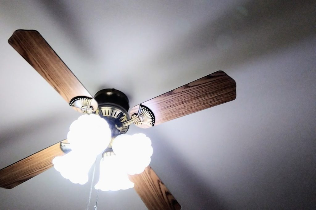 稼働中のシーリングファンライト