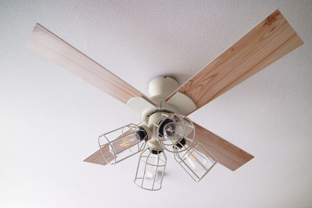 シーリングファンライトのある部屋