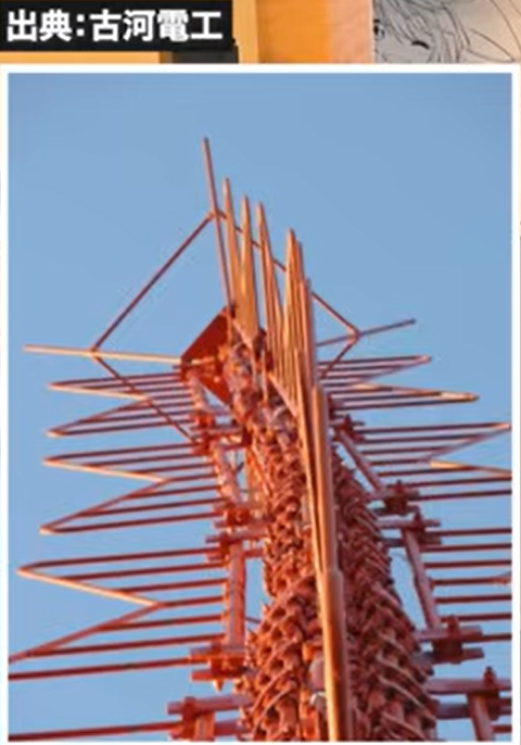 先が曲がった東京タワー