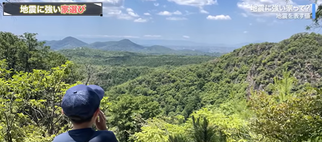 大きな山で大声を出す人