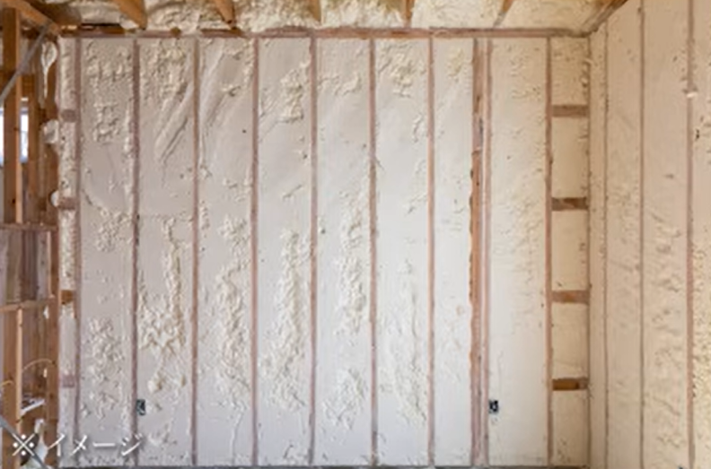 壁の中に収める際に一旦断熱材の表面を削る