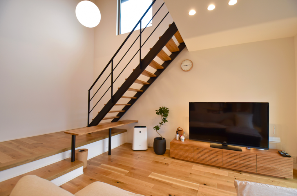 【36坪】吹き抜けから朝日が落ちる暮らし1