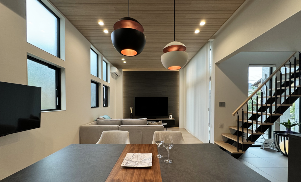 【43坪】中庭を囲むアイランドキッチンと高天井が演出する非日常感3