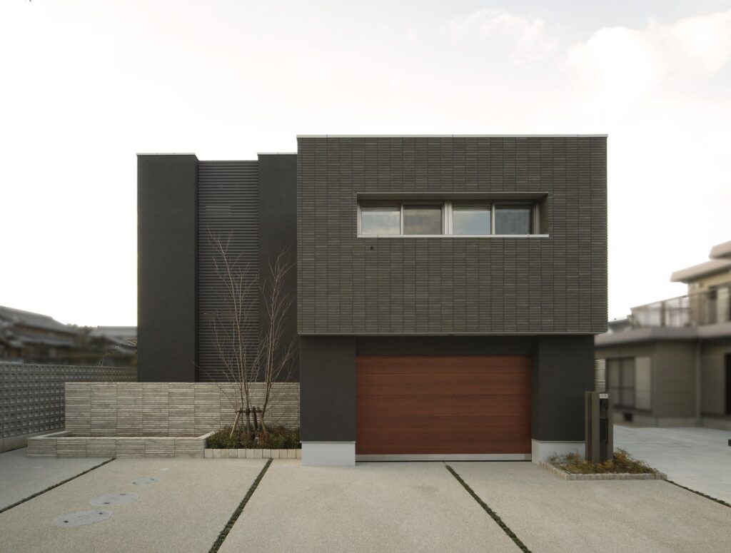 高級感のあるビルトインガレージ