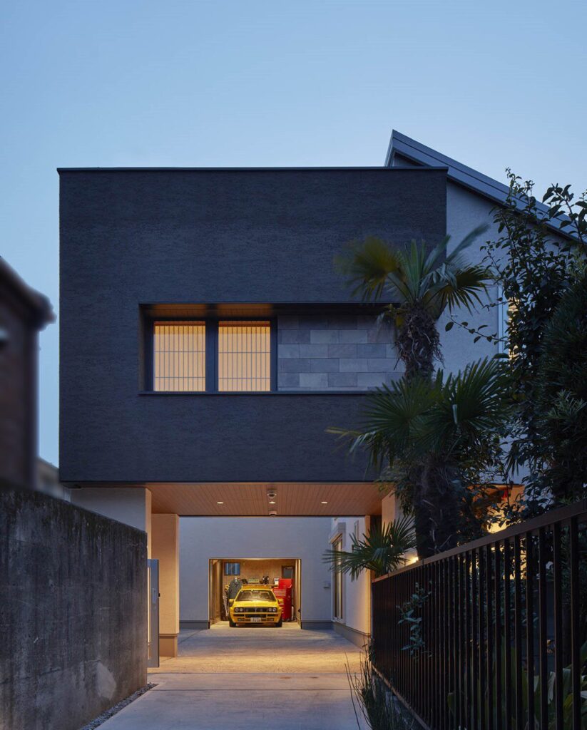 【60坪】ガレージと茶室のある、旗竿地の二世帯住宅1