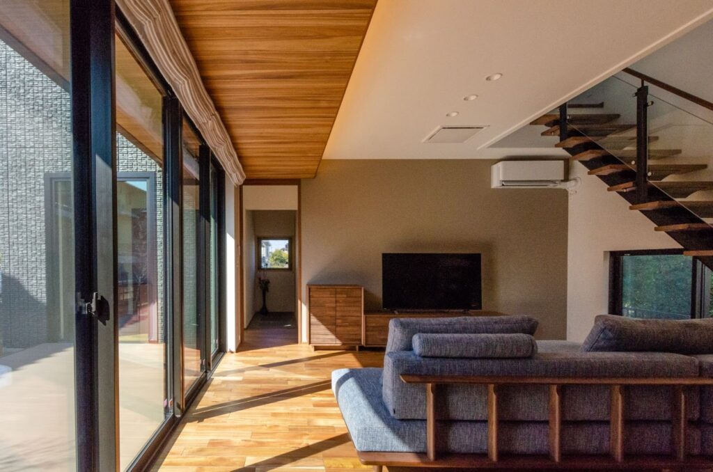 温かい家の内装