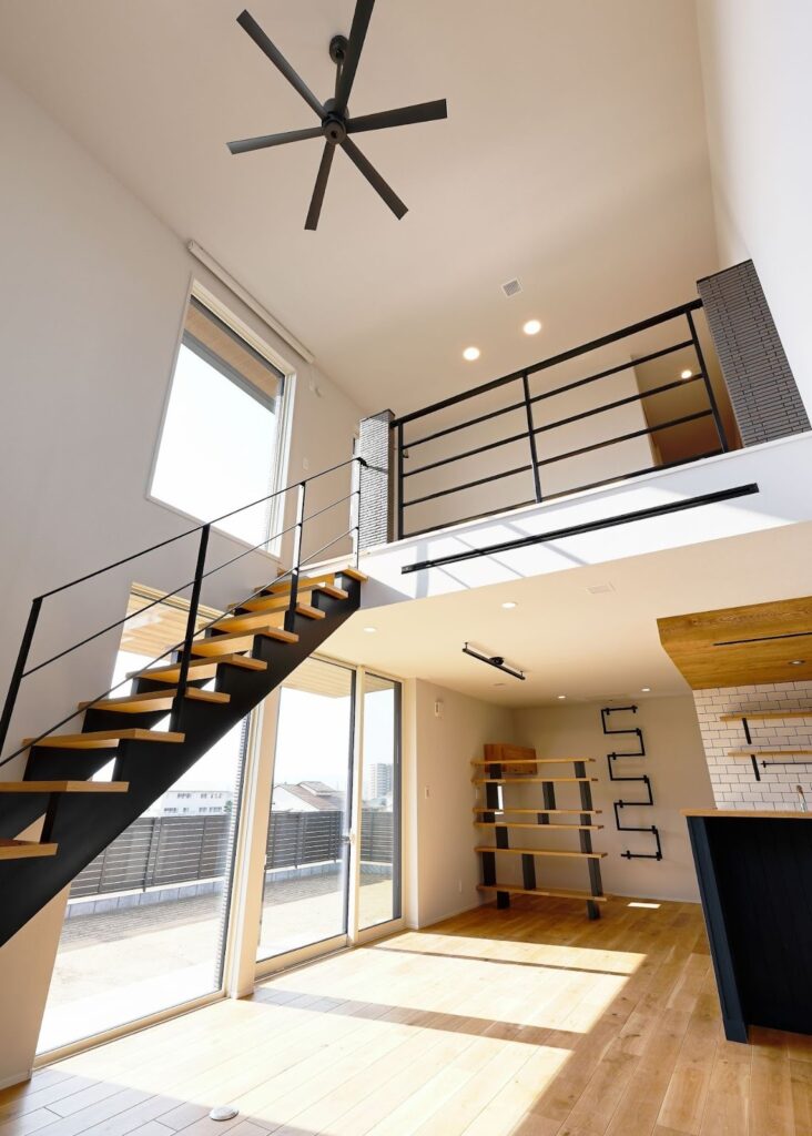 吹き抜けとシーリングファン