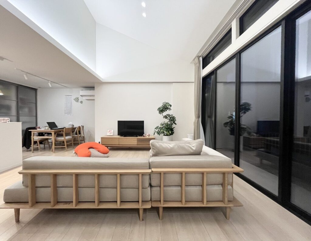 【35坪】大屋根・高天井のリビング1