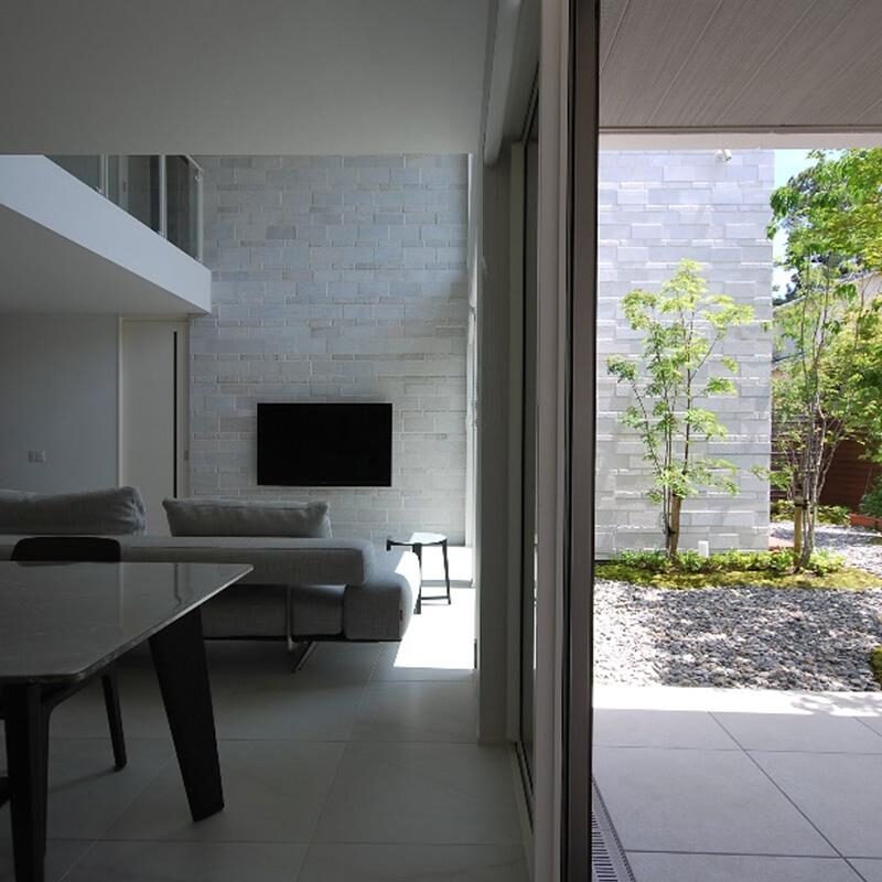 【72坪】大きな吹き抜けのある白い家3