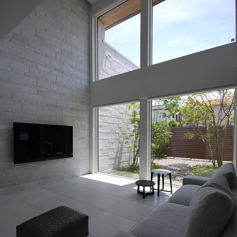 【72坪】大きな吹き抜けのある白い家2