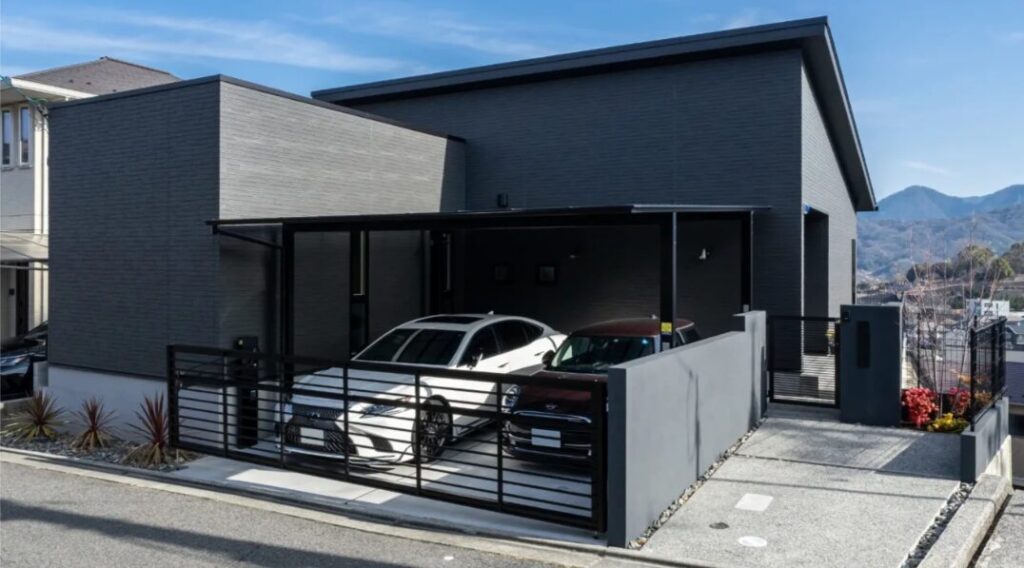 大開口一面窓で眺望を楽しむ、ホテルライクな平屋の家