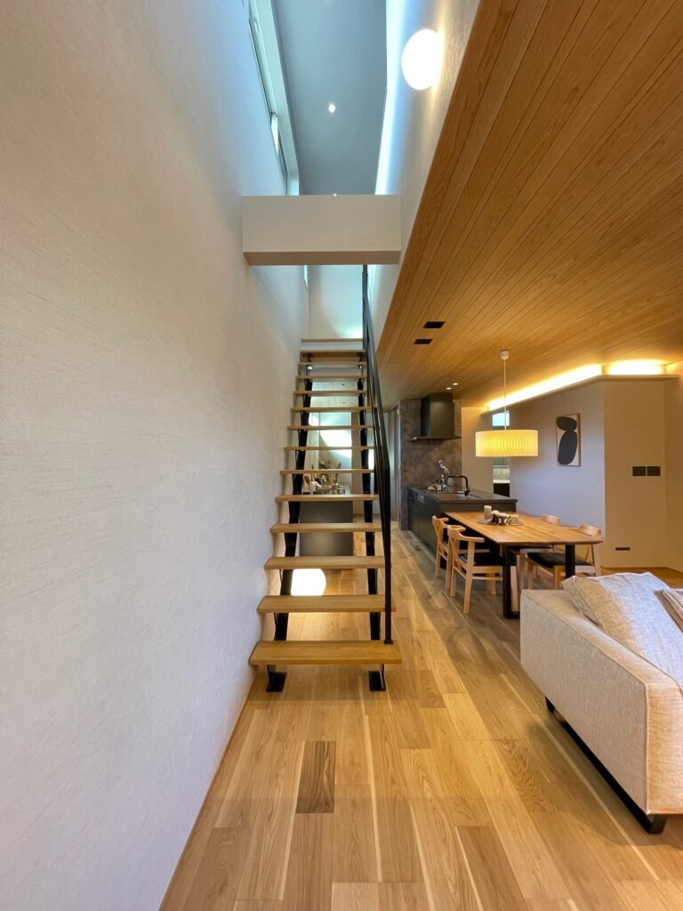 ホール階段
