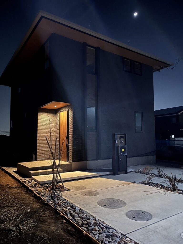 【31坪】サイディングの2階建で無垢床がある開放的な住まい