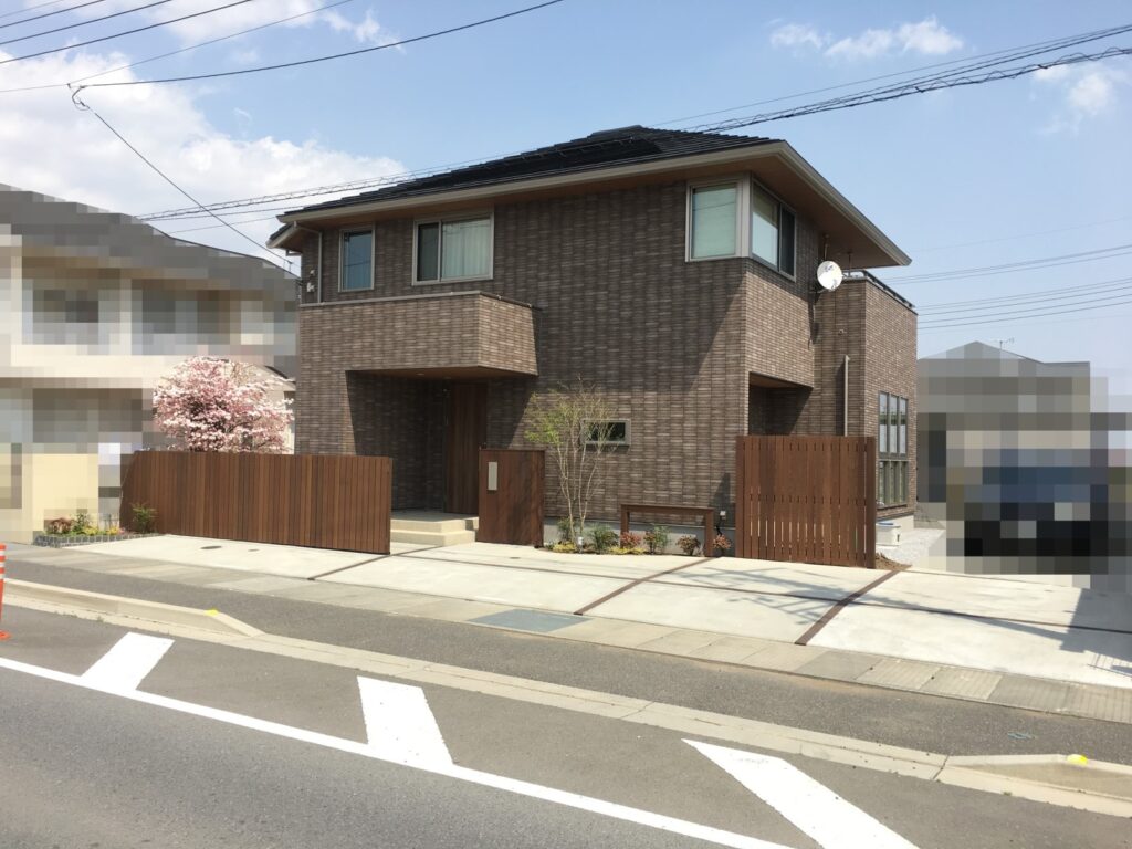 フェンスのある注文住宅