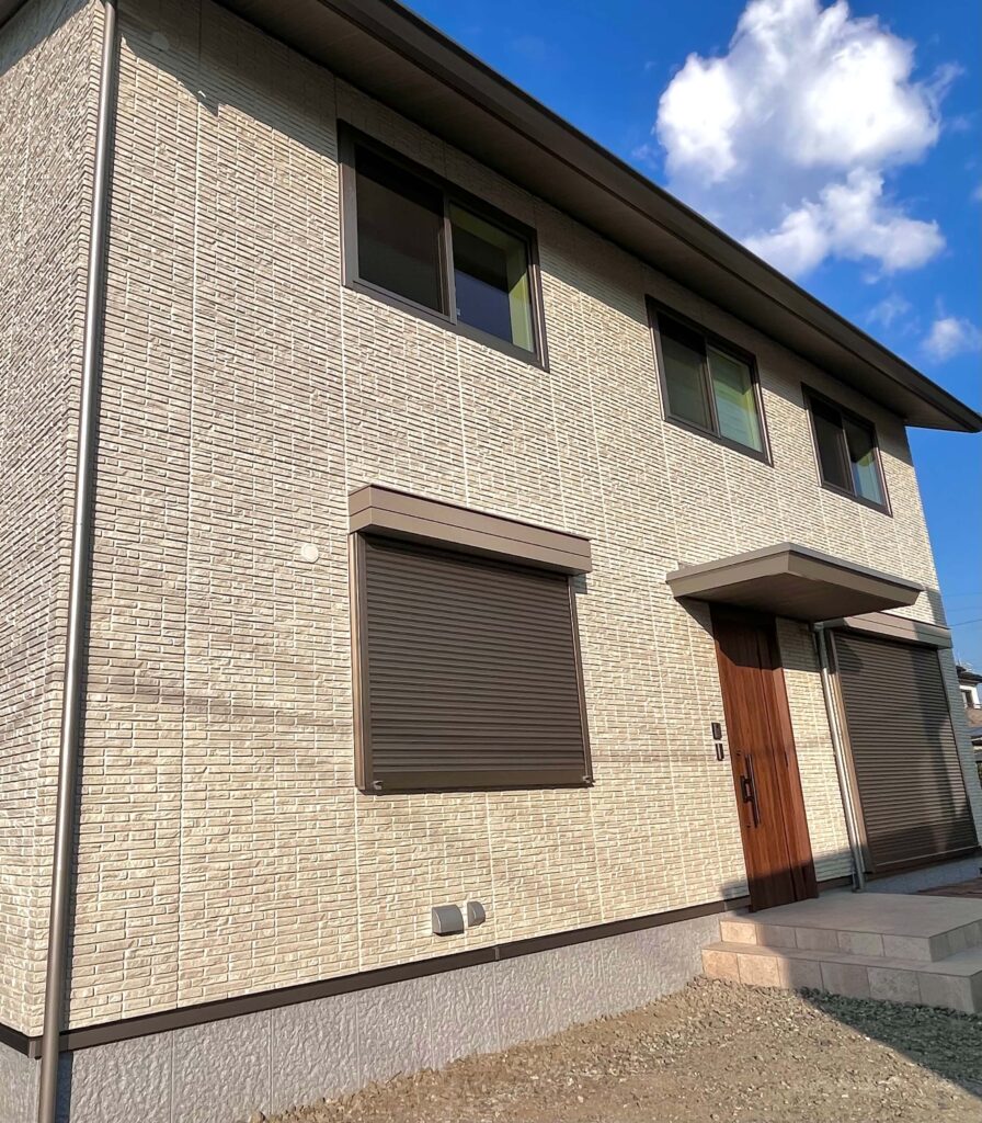 【49坪】ダインコンクリートの2階建でランドリースペースがある高気密高断熱な住まい