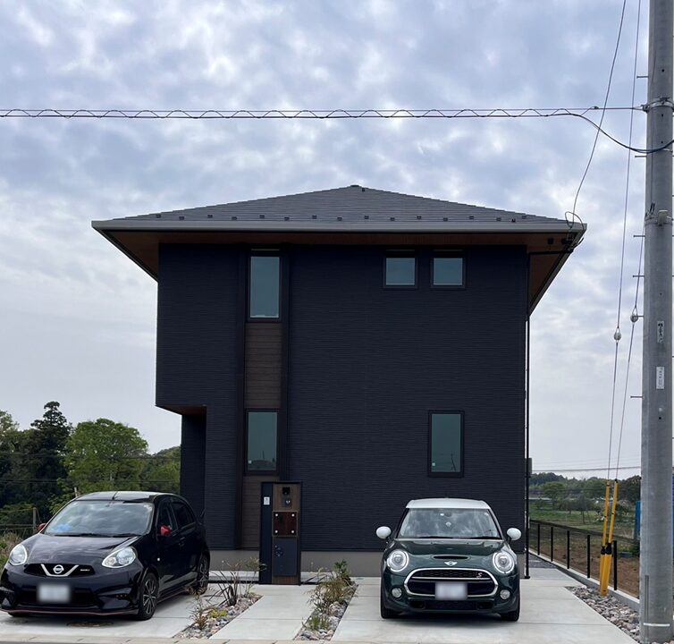 【31坪】サイディングの2階建で無垢床がある開放的な住まい1