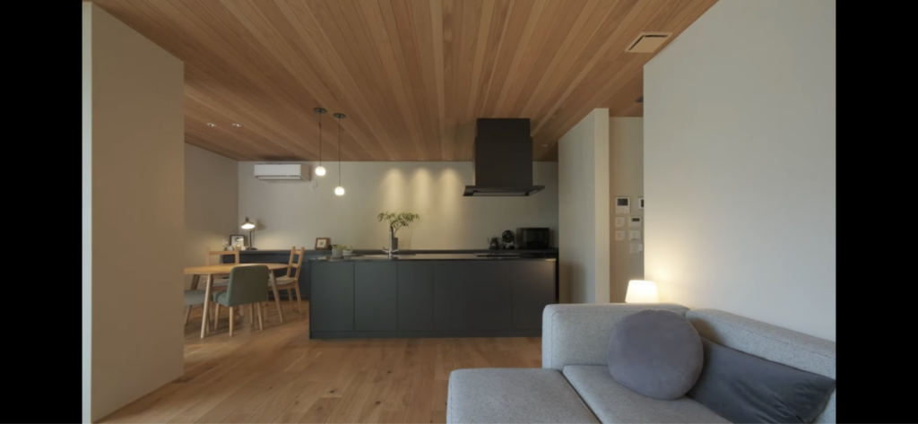 【37坪】ベルバーンの2階建で深い軒がある収納が多めな住まい2