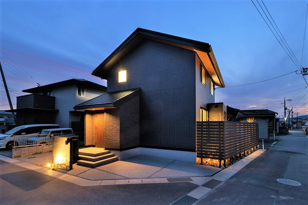 【32坪】グラフテクトキッチンが映えるグレージュインテリアの住まい