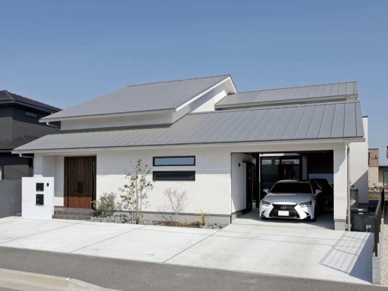 中庭の光と開放感に満たされて美しく心地よく機能的な住空間。