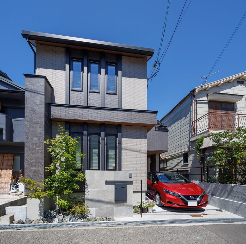 間取の良さや営業の人柄が決め手。ぬくもりと質感に満ちた二世帯住宅。1
