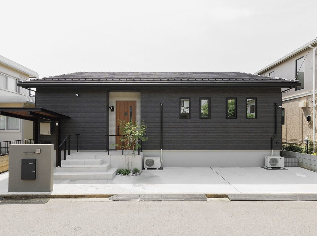 家族がつながる平屋風1.5階建て1
