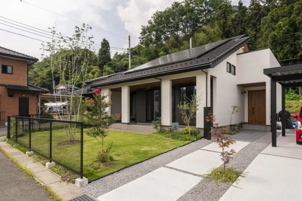 くつろぎを誘う大屋根の邸宅1
