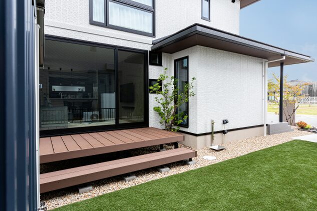 いつでも家族のつながりを感じられるシンプルモダンな住まい。