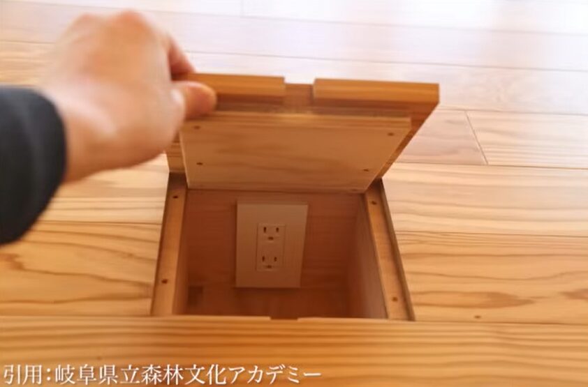 床下に隠されたコンセント