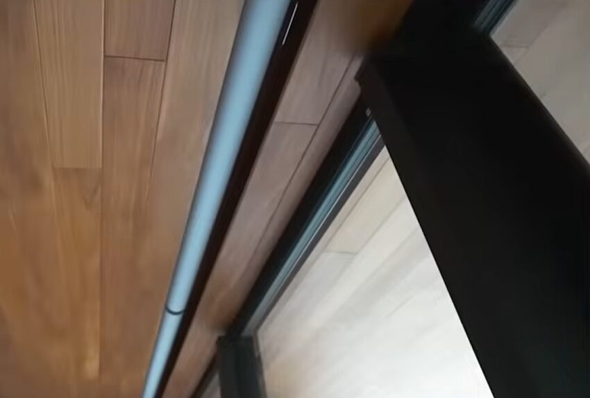 埋め込み式のロールスクリーン