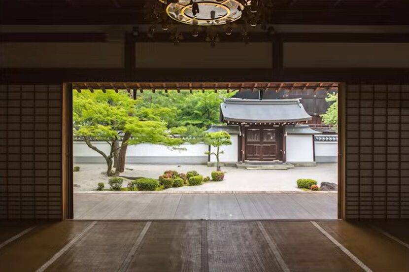 お寺の中