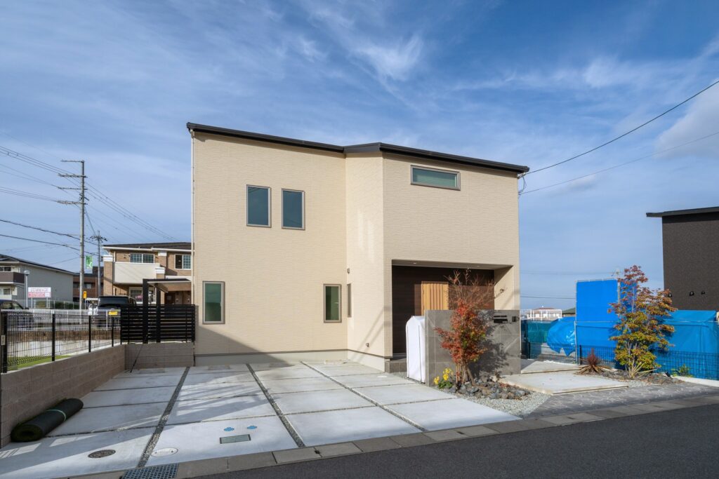 ピットリビングと吹き抜けで、家族が自然と集まる住まい