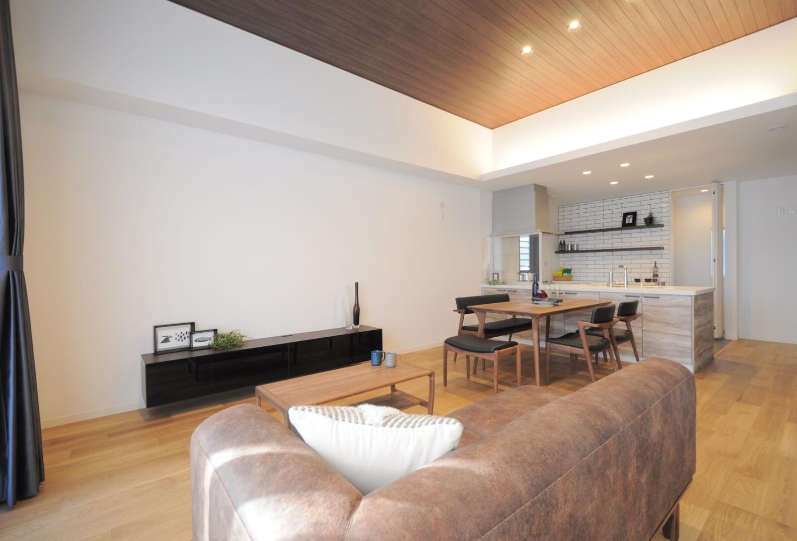 【44坪】3ｍ高天井のリビング、ダイニングが心地よく開放的な住まい