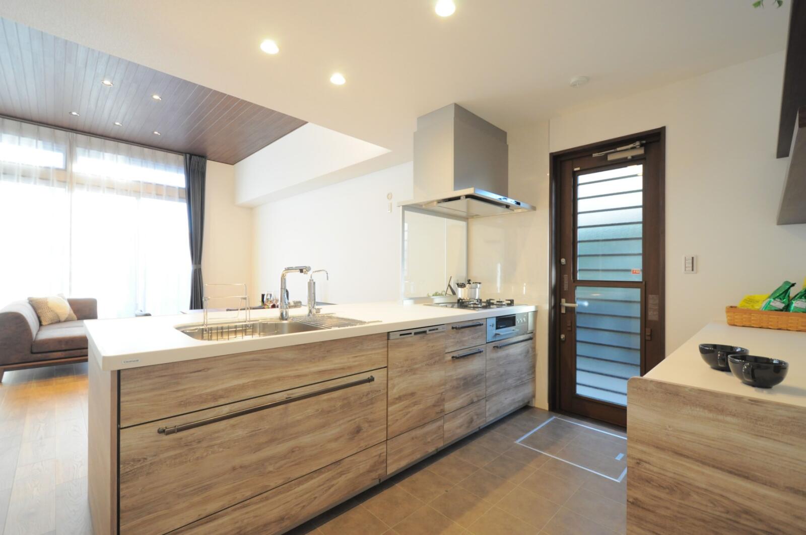 【44坪】3ｍ高天井のリビング、ダイニングが心地よく開放的な住まい